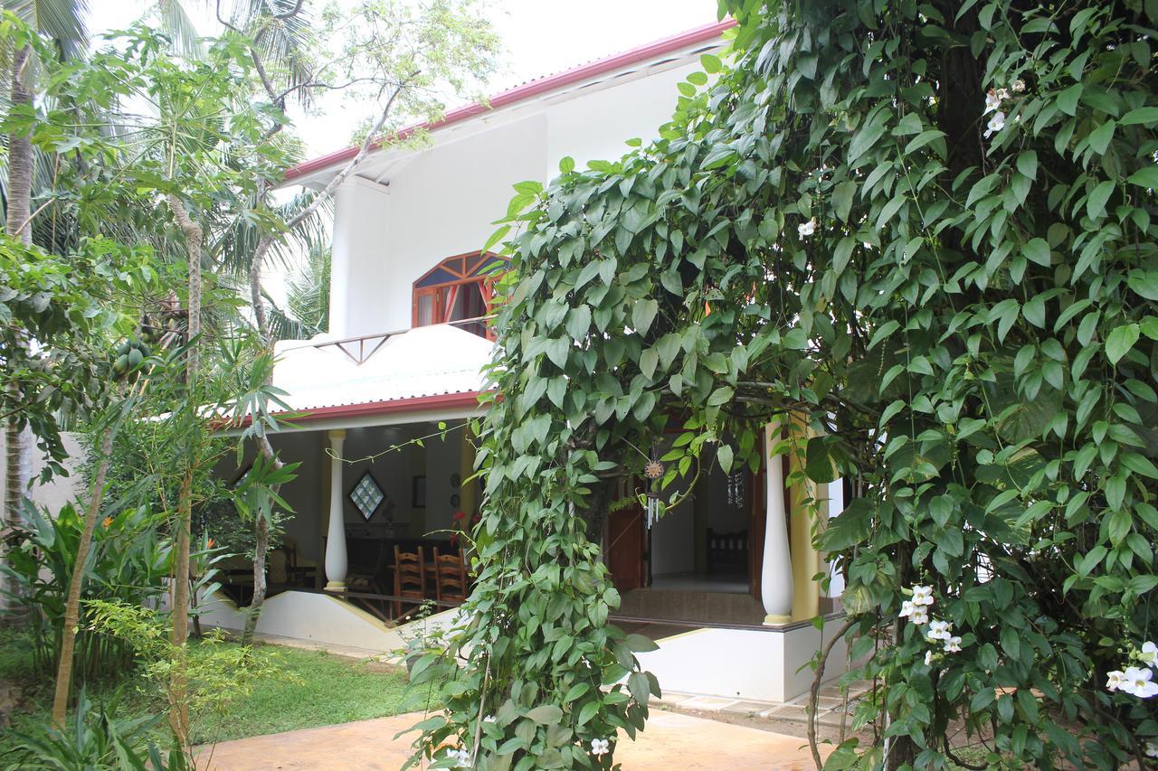 Dionis Villa Unawatuna Habitación foto